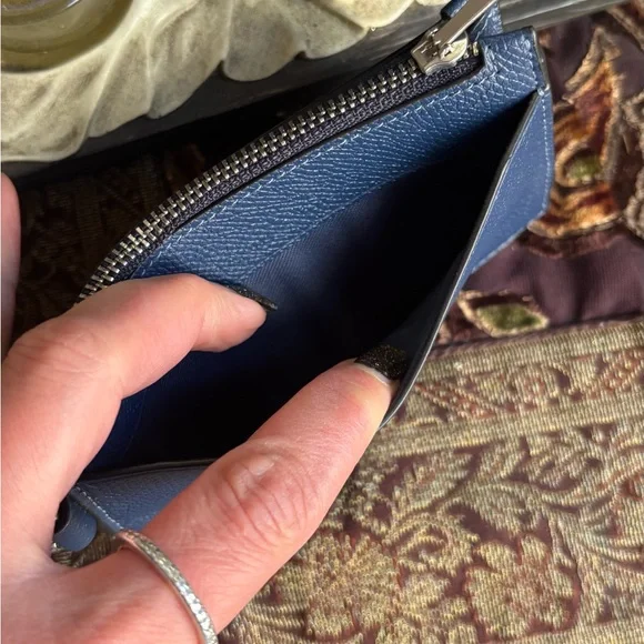 Authentic COACH 1941 calf leather zip top card holder with key hinge. - Picture 8 of 10